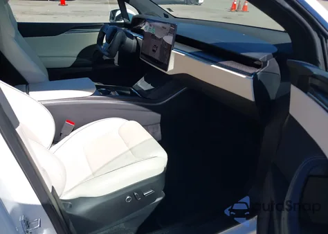 2022 Tesla Model X Plaid Tri Motor All-Wheel Drive z USA, uszkodzony, nr VIN 7SAXCBE63NF349390